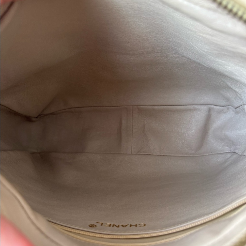 Chanel Quilted CC Tassel Camera Bag Cream /with COA - Picture 8 of 15